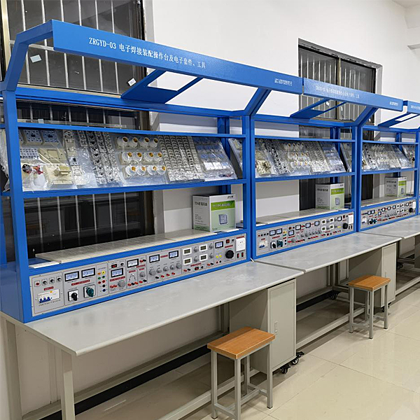 電子焊接裝配及電子技術(shù)實(shí)驗(yàn)臺(tái)(圖1) 電子焊接裝配及電子技術(shù)實(shí)驗(yàn)臺(tái),機(jī)械裝配綜合實(shí)驗(yàn)臺(tái)