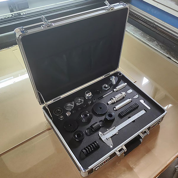 基礎(chǔ)零件測繪實(shí)訓(xùn)臺(tái)(圖1) 基礎(chǔ)零件測繪實(shí)驗(yàn)臺(tái),醫(yī)療電子技能實(shí)驗(yàn)裝置