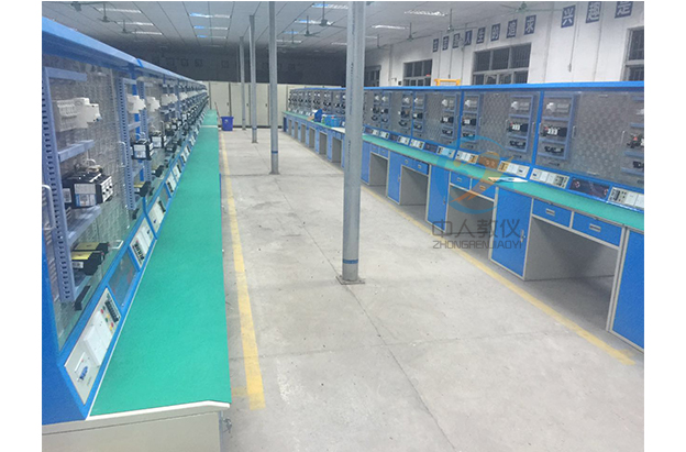 維修電工技能實(shí)訓(xùn)考核裝置(圖1) 維修電工技能實(shí)訓(xùn)考核裝置(圖1)