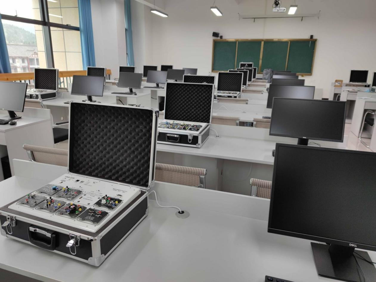 ZRWL-CKB物聯(lián)網(wǎng)綜合實(shí)訓(xùn)平臺(tái)(圖1) ZRWL-CKB物聯(lián)網(wǎng)綜合實(shí)訓(xùn)平臺(tái)(圖1)